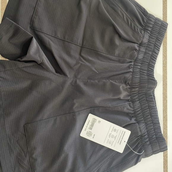 New! Athleta Boundless Short black several sizes - Picture 2 of 3